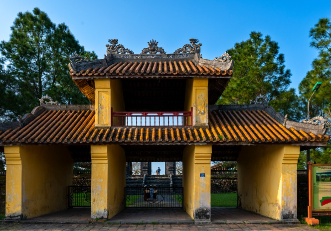 Miếu Tiền Chủ – Hướng Dẫn Đặt Giá Gương và Ghi Chữ Thần Chuẩn Theo Phong Tục Dân Gian